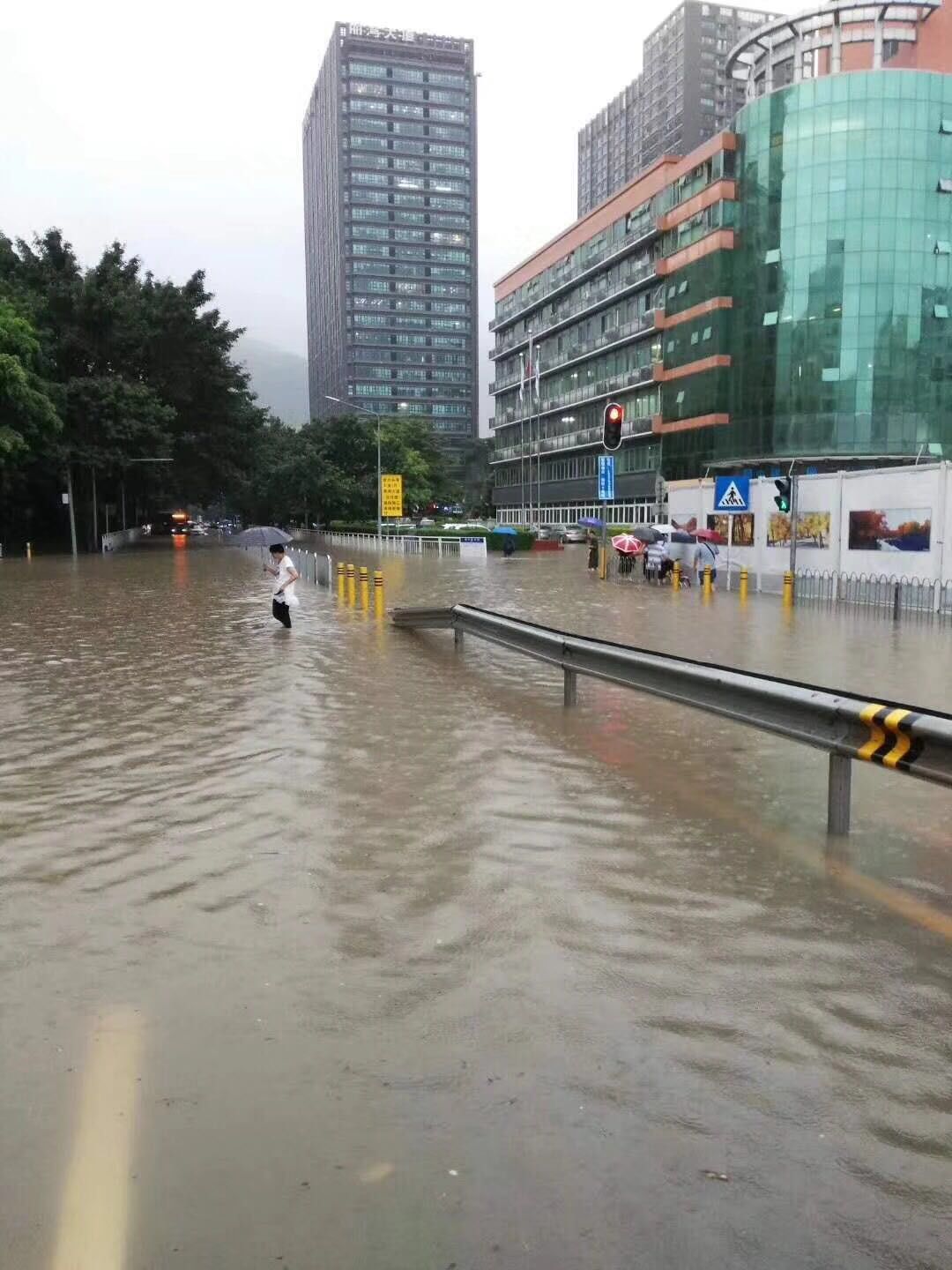 深圳特大暴雨图片图片