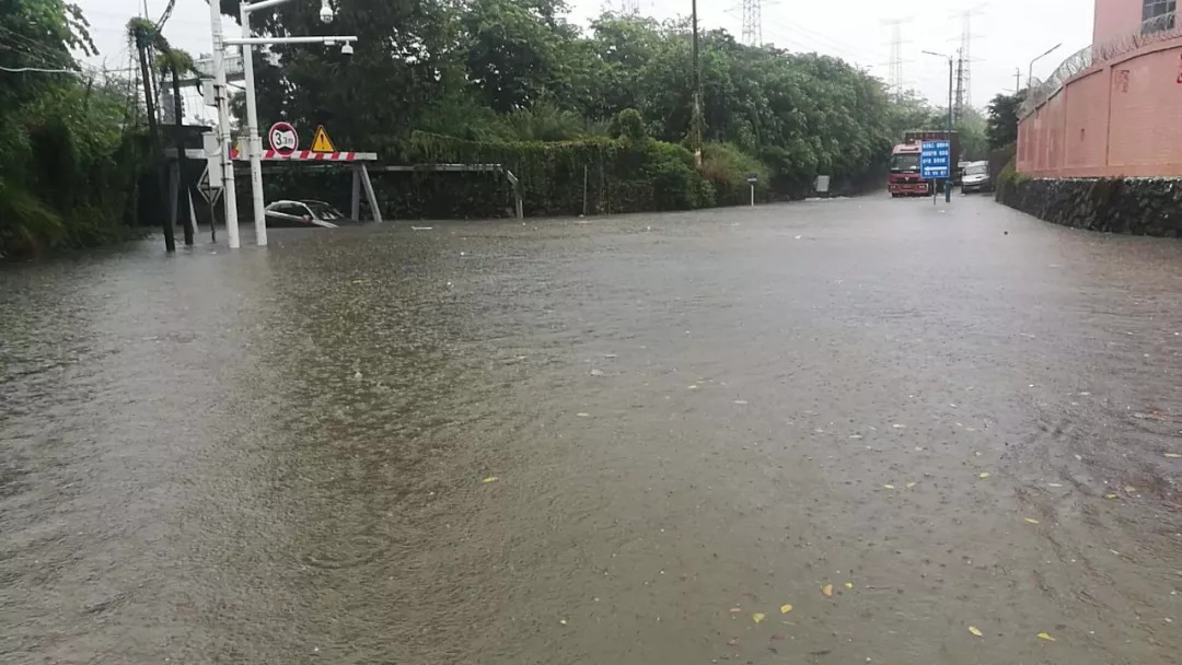 東莞紅色暴雨太兇猛很多鎮街遭遇水浸圖片震撼這些常識關鍵時刻能救命