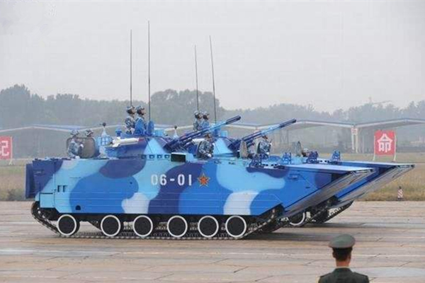 中国两栖装甲运输车图片
