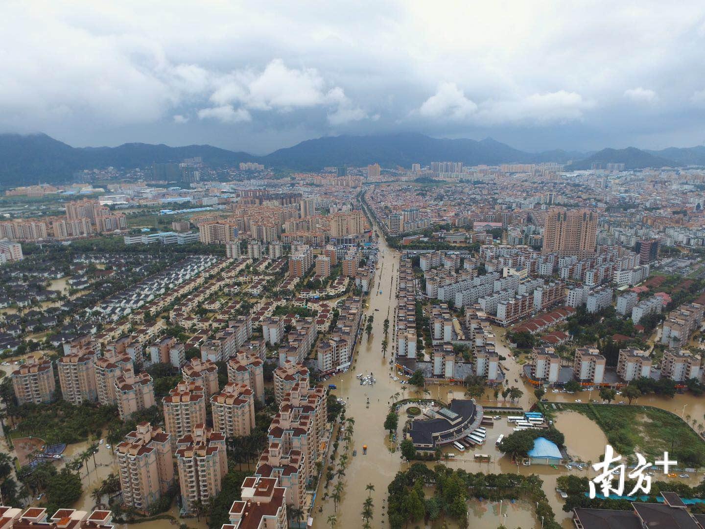 航拍图集|50年一遇暴雨袭来,中山小澳门变"水上威尼斯"_三乡