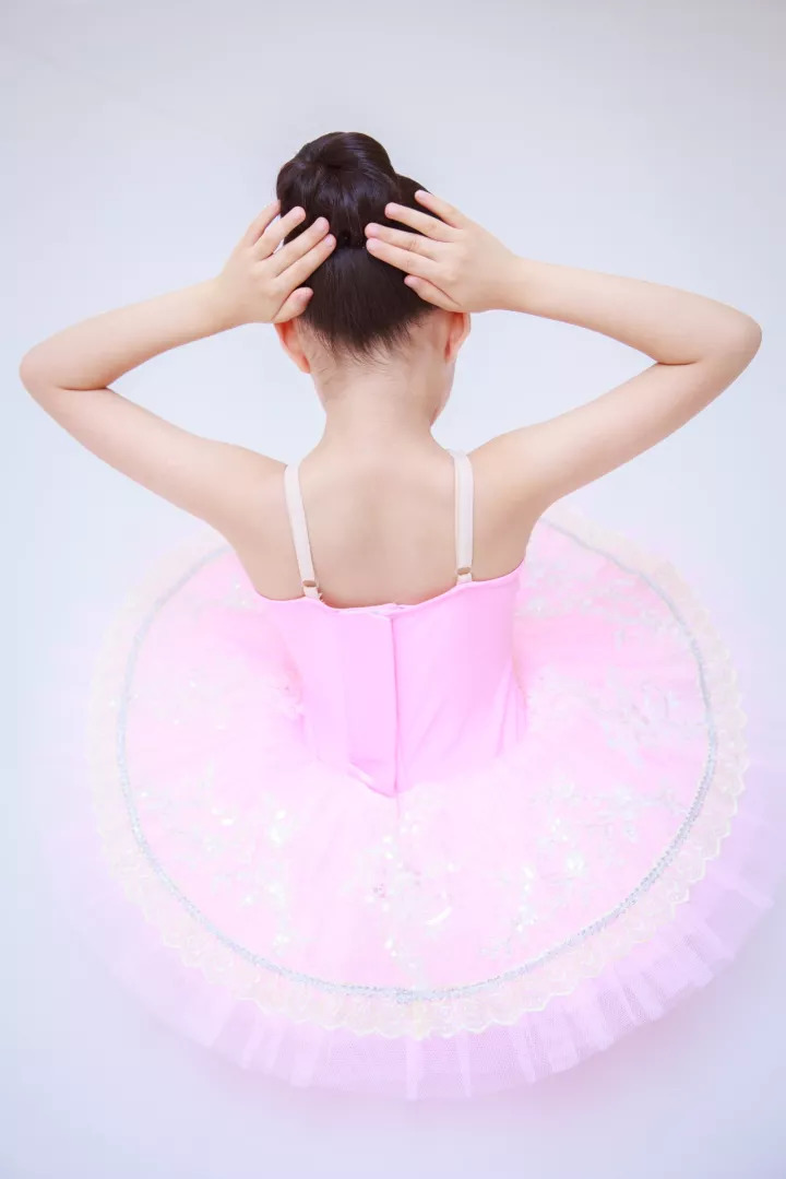儿童芭蕾舞发型扎法图片