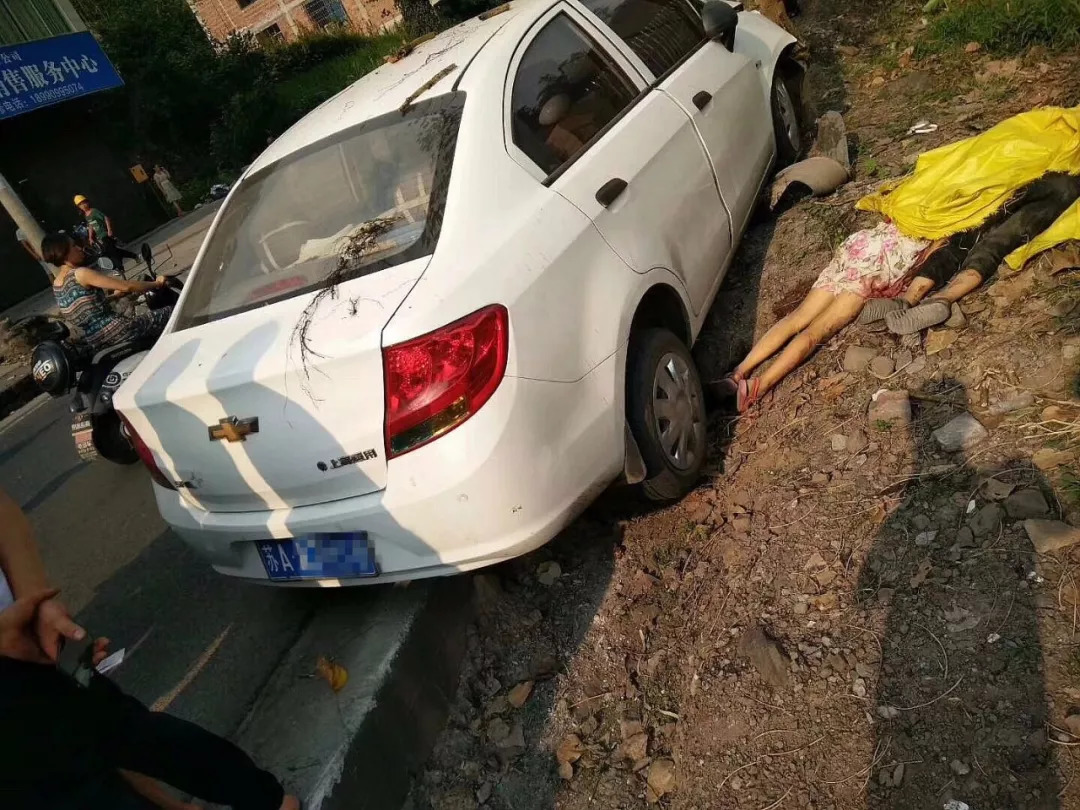 宜賓2名小孩被小車碾壓,當場死亡!行車記錄儀還原全過程!