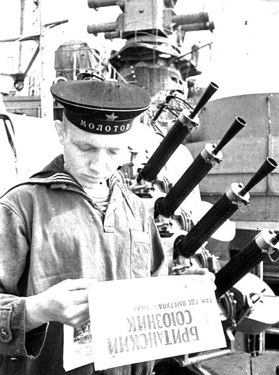苏联海军的一天水兵苦中作乐利用有限空间进行娱乐活动