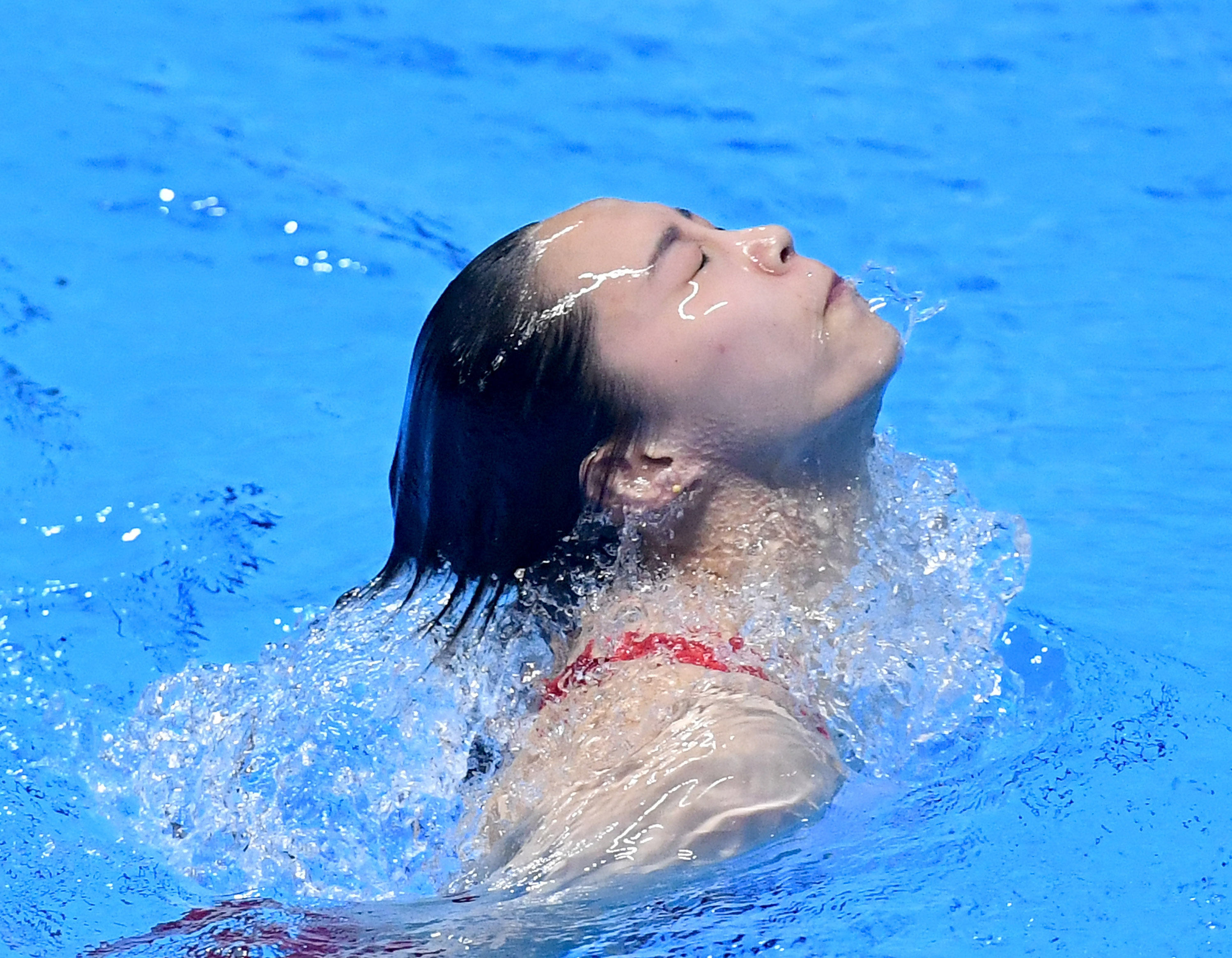 高清亚运跳水女子1米板决赛王涵夺冠挥手致意