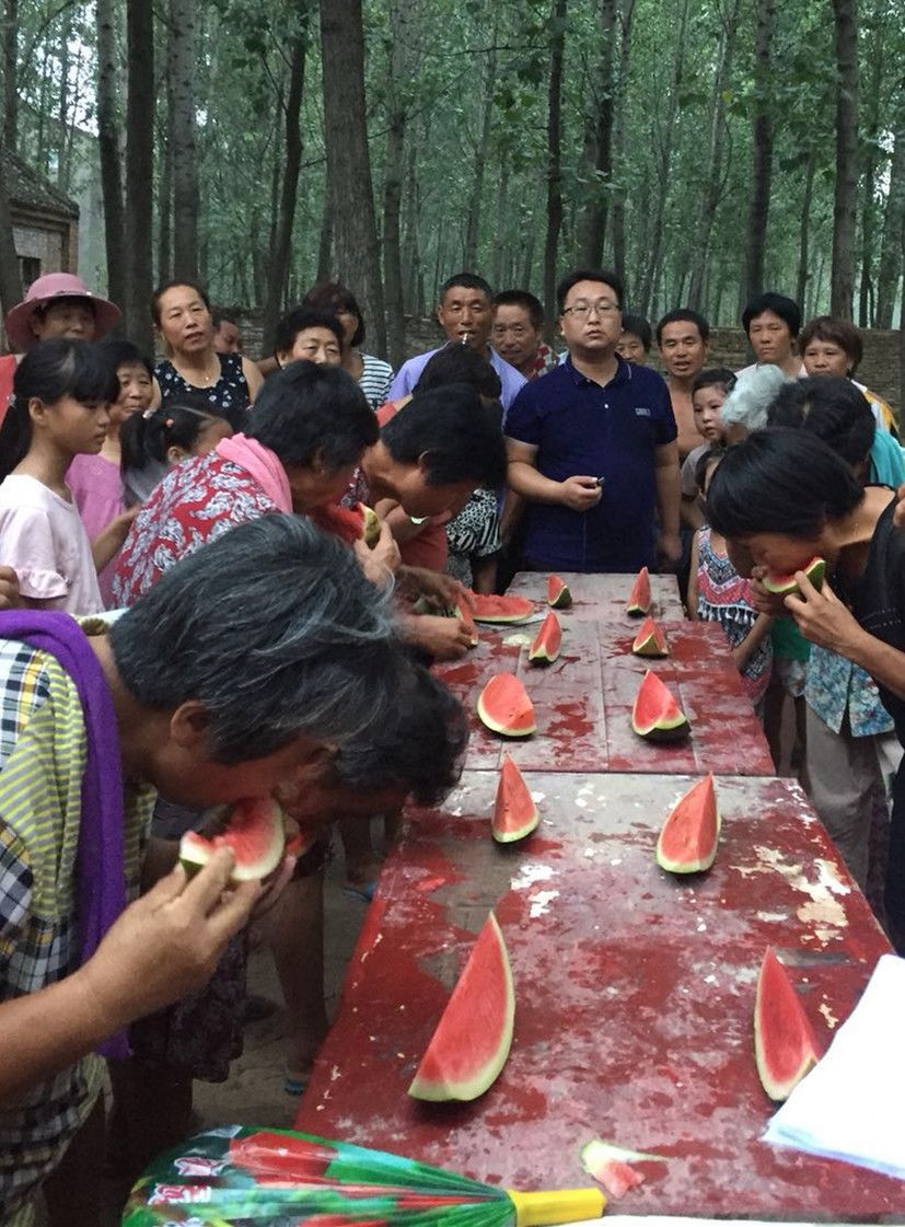 大型吃瓜群众图片图片