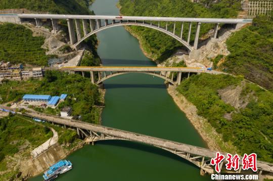 斯拉河大桥改造工程图片