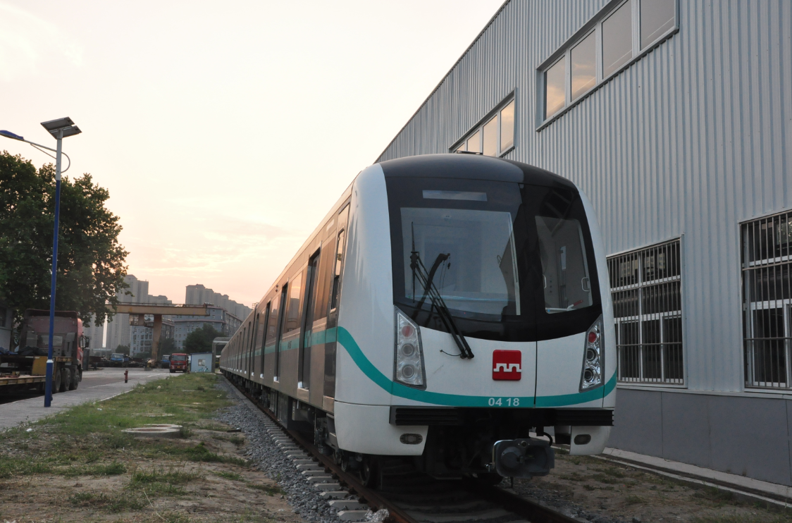 首列西安造4号线地铁正式交付 预计年底开通运营