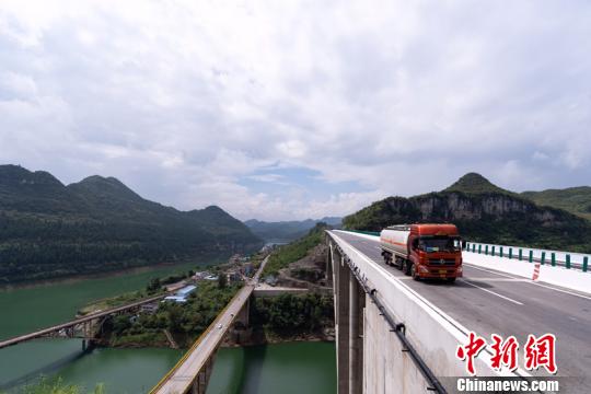 貴州織金至普定高速公路正式通車試運營