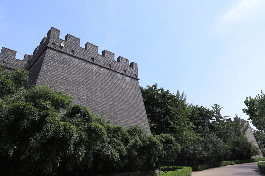都江堰古城墙图片