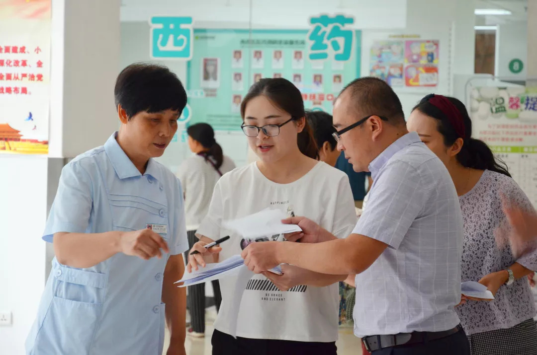 對場景佈置表示滿意;在內分泌科,宋其雲主任為大家講解了西青醫院糖尿