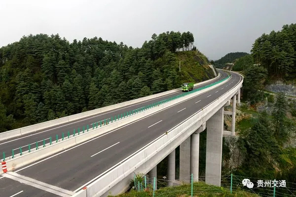 織金至普定高速公路正式通車試運營