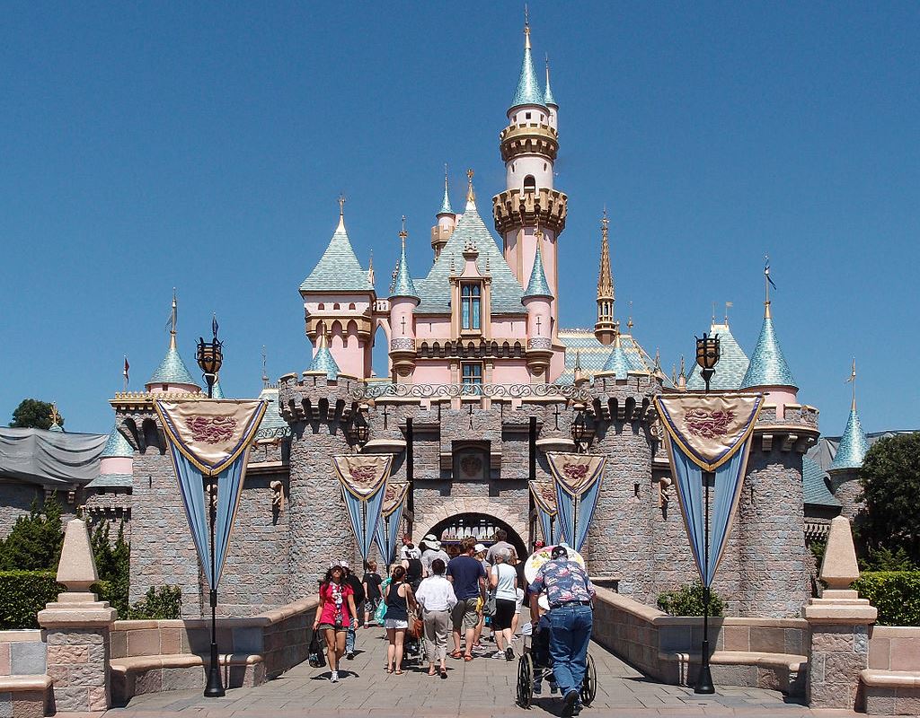 美国加州:世界上第一家迪斯尼乐园将允许游客喝酒
