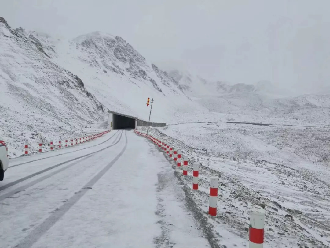 独库公路又下雪了但这个周末天气晴朗高温回升至23