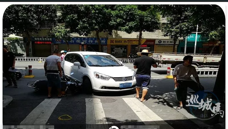 大快人心騎著電動車專幹勒索事湛江兩個年輕碰瓷者被抓