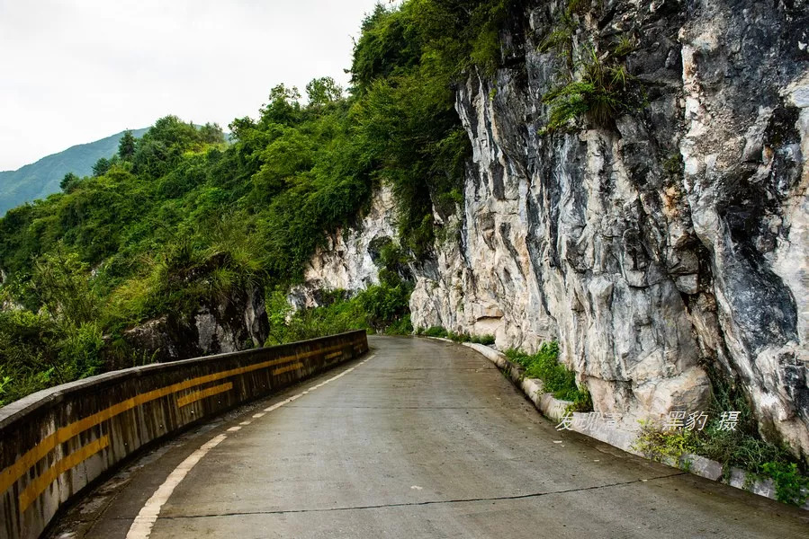 汉源桌子山公路图片