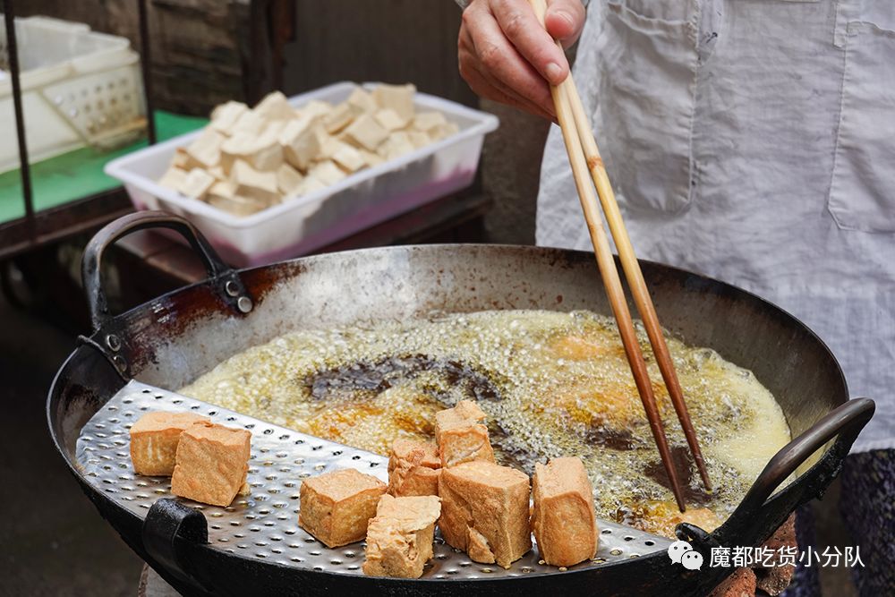 27年的路边摊,可能是最后一口了_臭豆腐