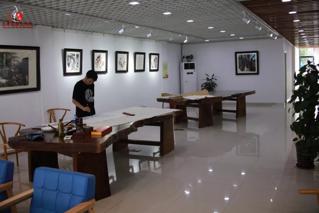 著名山水画家孟宪奎老师应邀参加新落成在上海的工作室