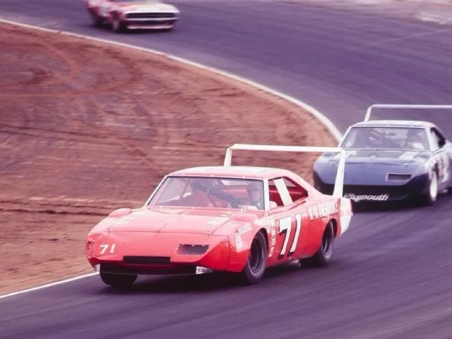 车库说车|nascar传奇赛车-道奇charger daytona(superbird)