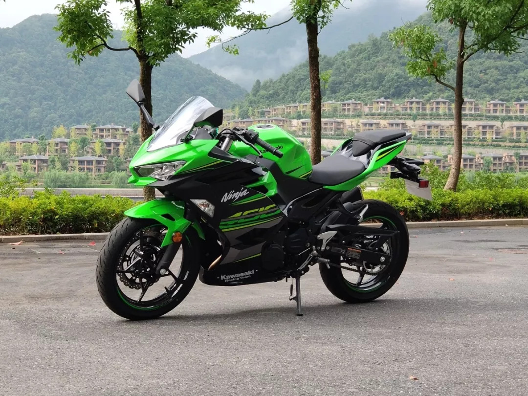 川崎忍者节激情四射ninja400国内发布45匹售价498万元更有全新z1000