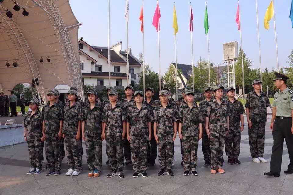 久隆模範中學進才中學大同中學延安中學曹楊中學控江中學建平中學軍訓