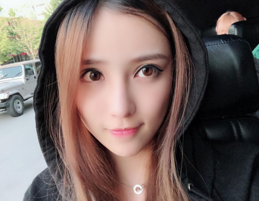 kiko是大家所熟悉的dota2美女解說,這次她也跟隨鬥魚ti旅行團前來觀看