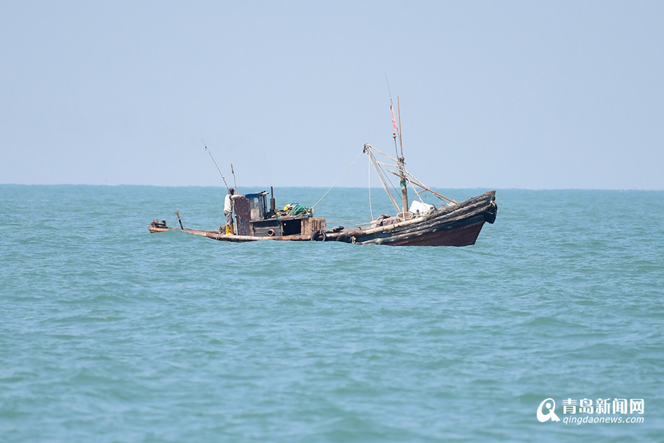 記者跟拍漁船出海凌晨鬥風浪歸來魚滿艙