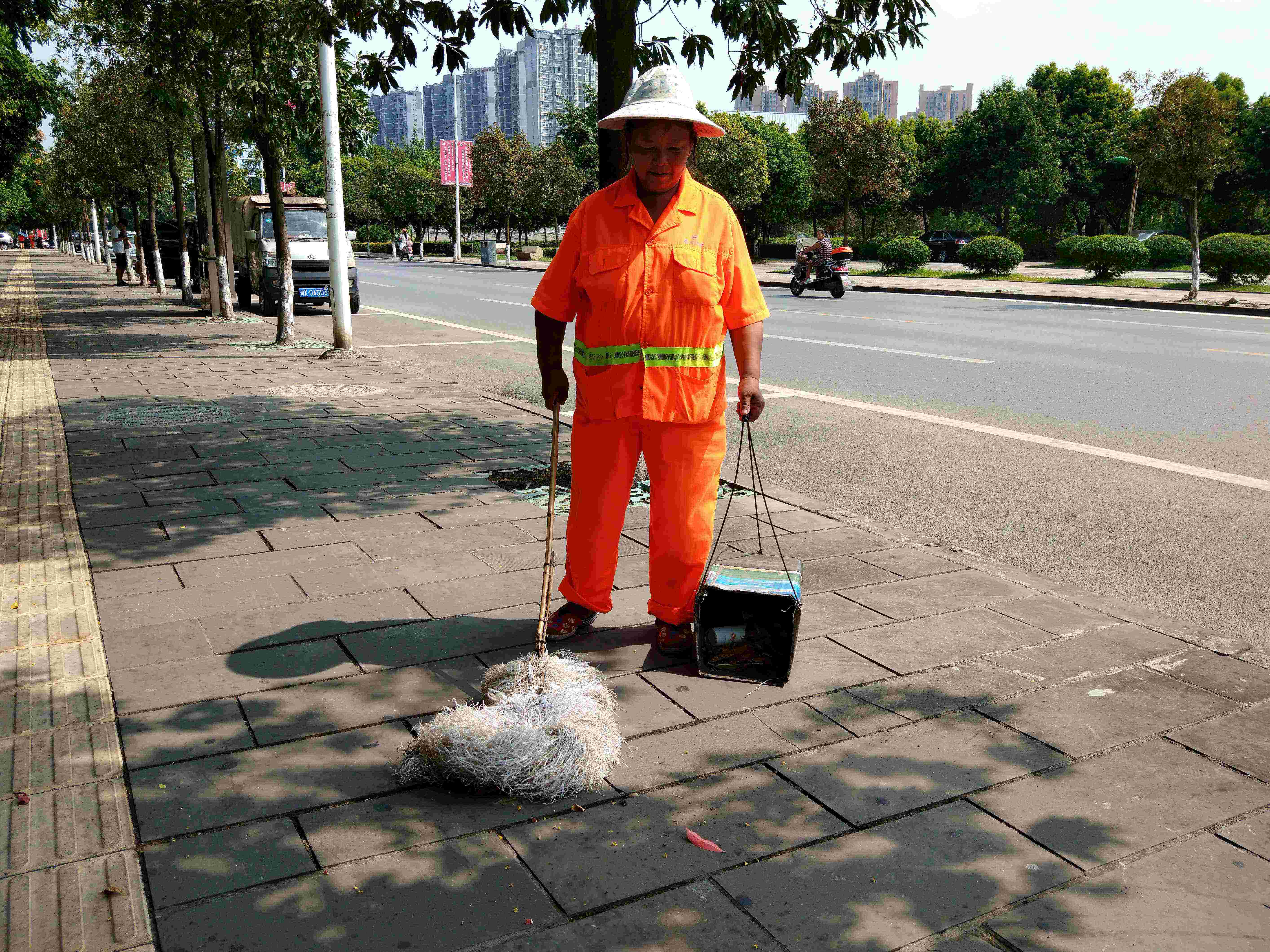 向高温下的劳动者致敬岳池头条属于你们