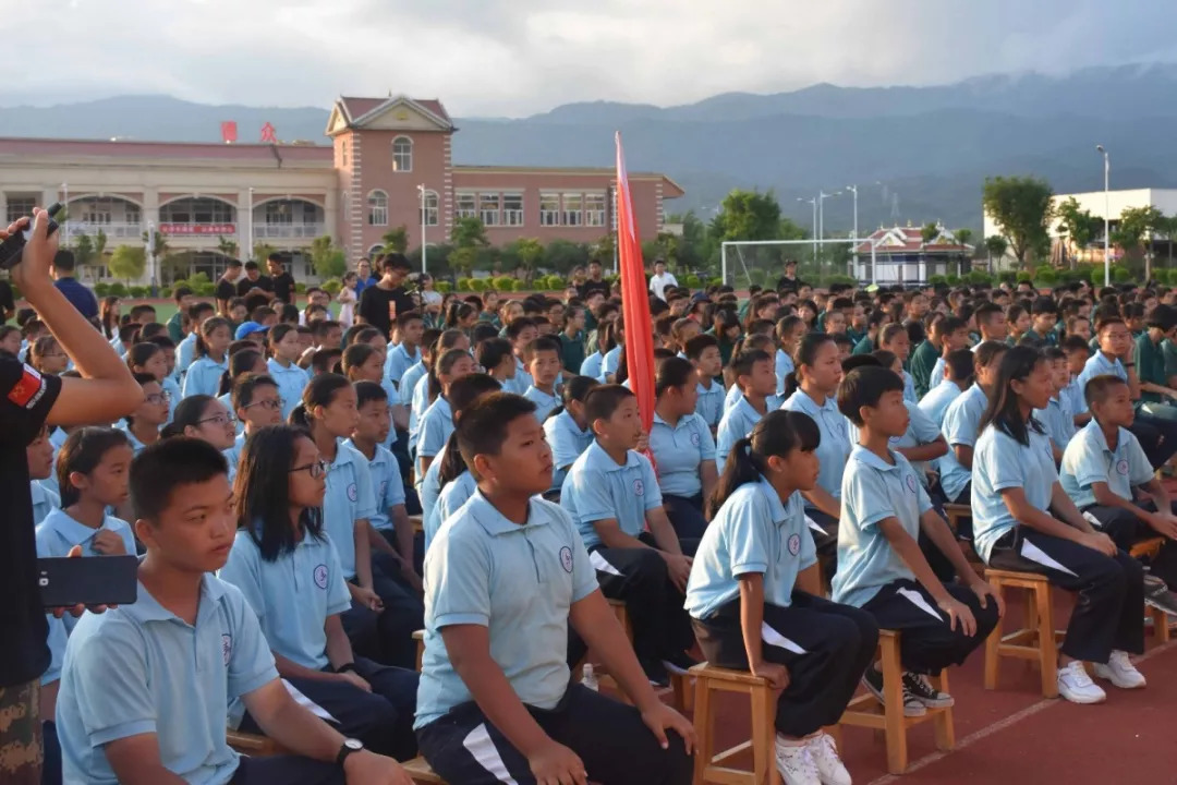 中央民大附中芒市国际学校2018年军训文艺演出