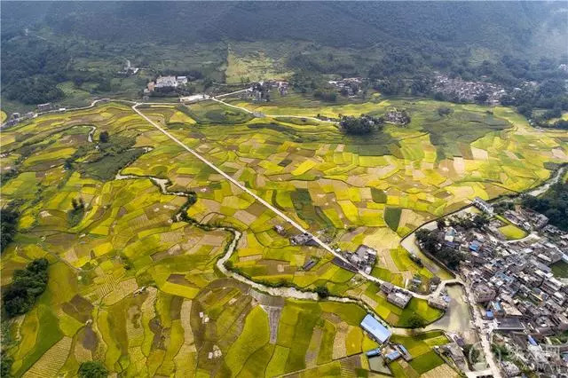 【視覺】鳥瞰黑爾壯家槽子壯美秋收畫卷