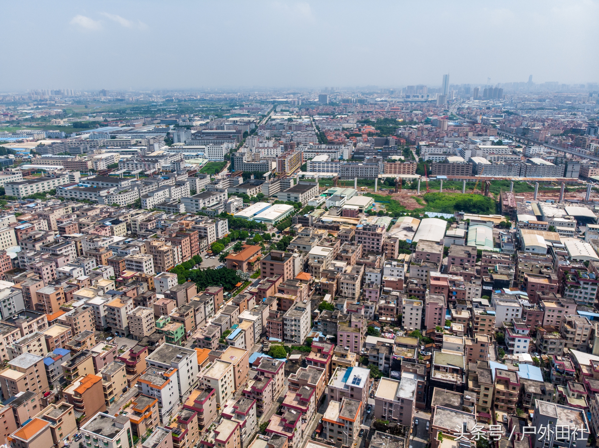 航拍:換個角度看東莞厚街工業區壯觀出租房,你有在這裡住過嗎?