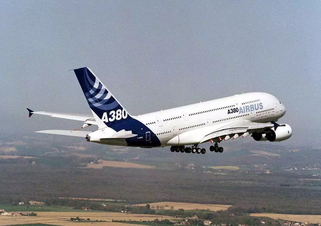 阿尔瓦利德王子在空客公司定制的a380是目前世界上最大的私人飞机