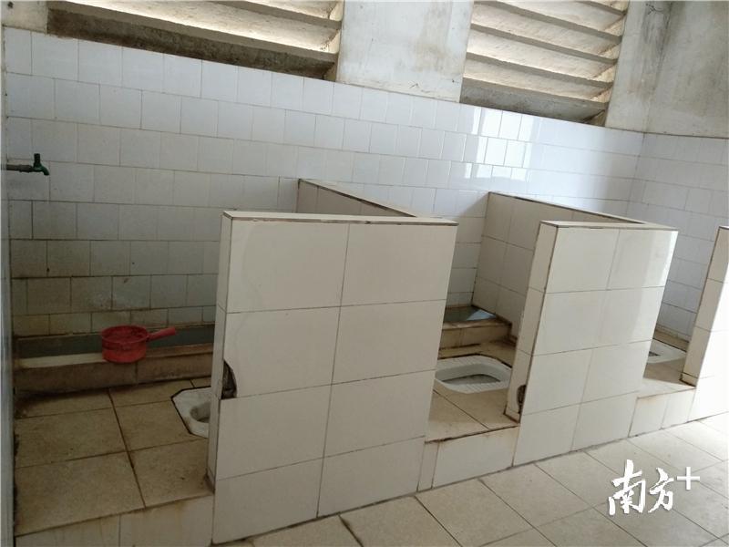 厕所要革命丨江海区义兴里公厕:未进入便闻到一阵恶臭