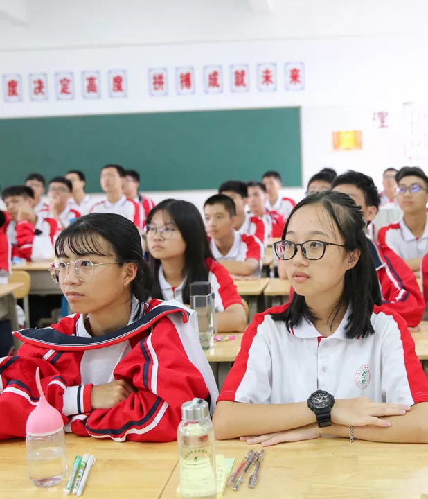 榕城中学举行2018年交通安全宣讲活动