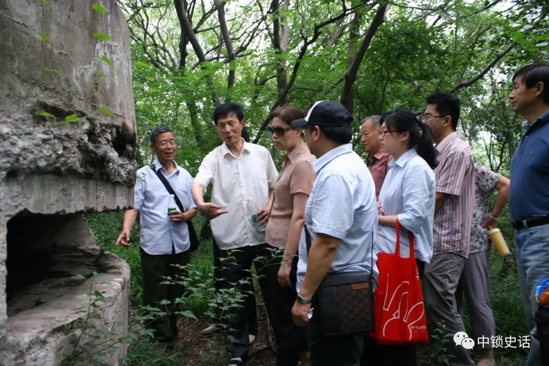 经盛鸿:1937年南京学者卢前写在防空洞的对联