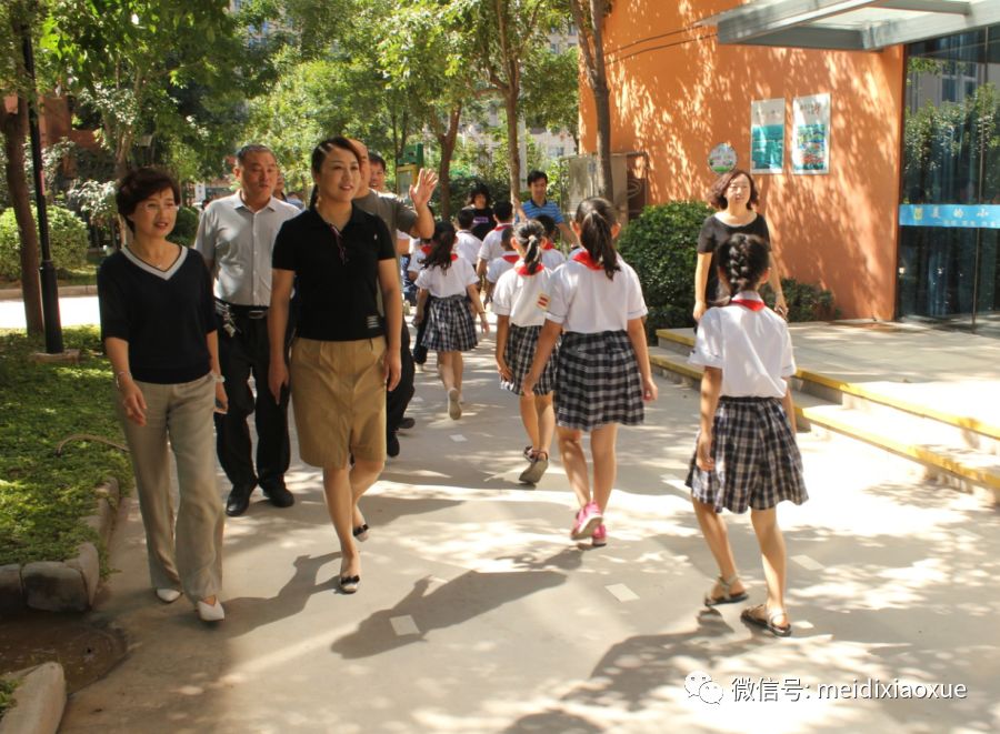 邯山区政府副区长尹艳玲到美的小学检查指导新学期开学工作