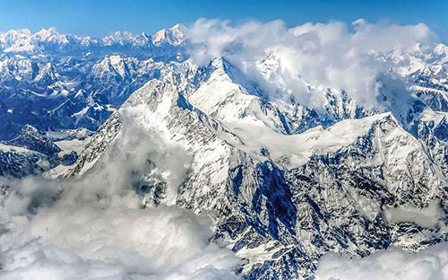 珠穆朗玛峰的高度还在增长吗?_喜马拉雅山