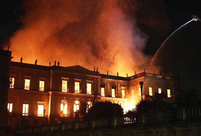 亚历山大图书馆被烧图片