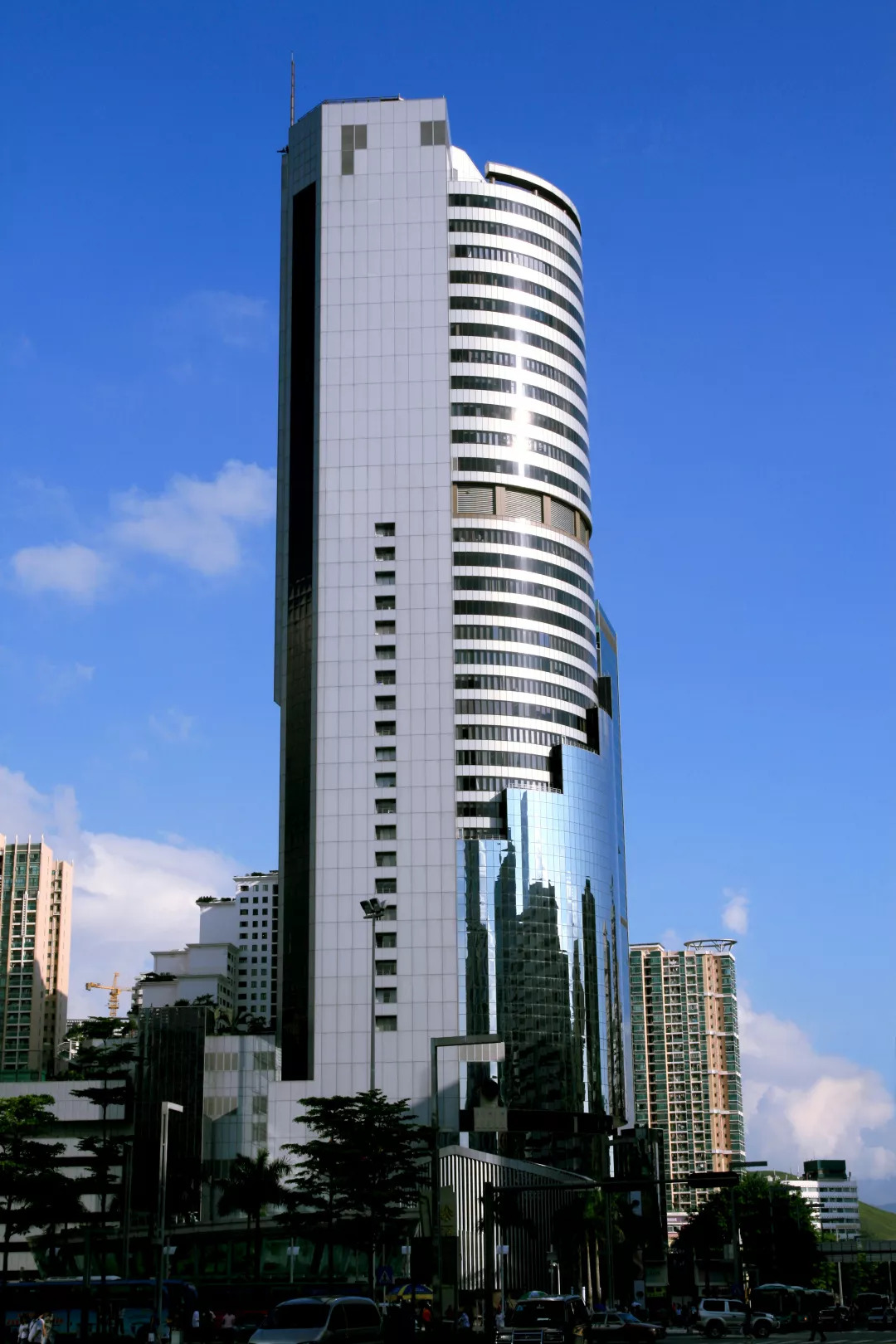 深圳发展中心大厦深圳发展中心大厦是由深圳市特区发展公司开发的项目