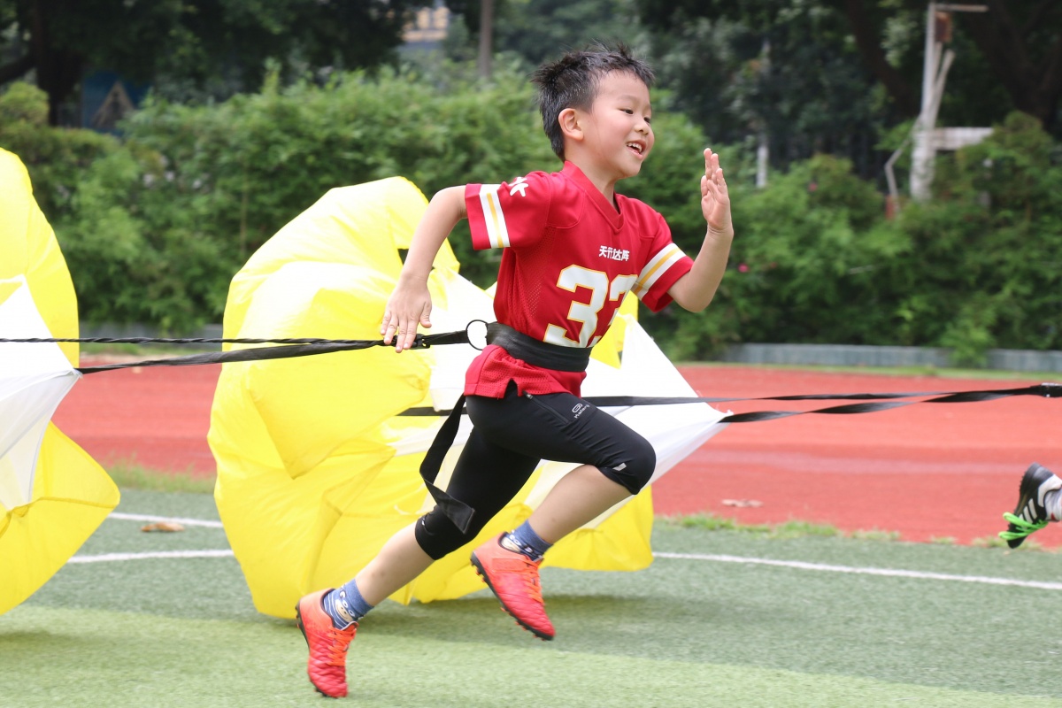 【广州】喜欢运动的小朋友都在干什么?听说都去体验美式橄榄球啦