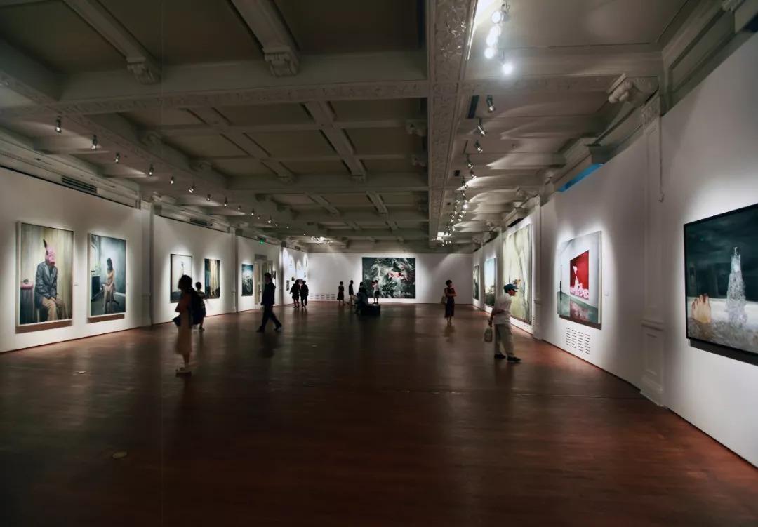 上海美术馆个展现场1 2012年:上海美术馆个展现场2 2012年:李群力个人