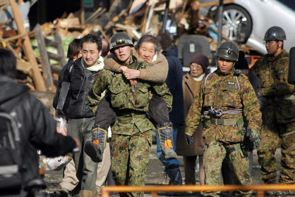 汶川大地震日本救援队图片