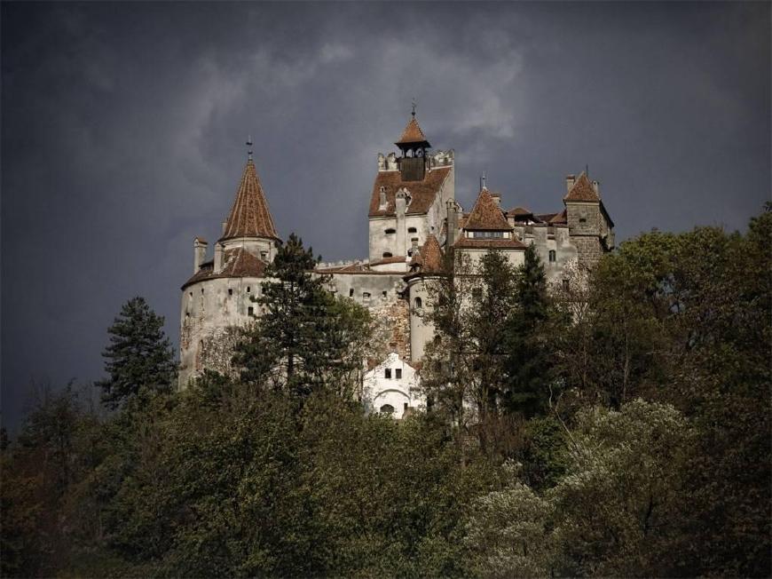 这座城堡被传是吸血鬼的老巢如今成为全球十大恐怖景点之一