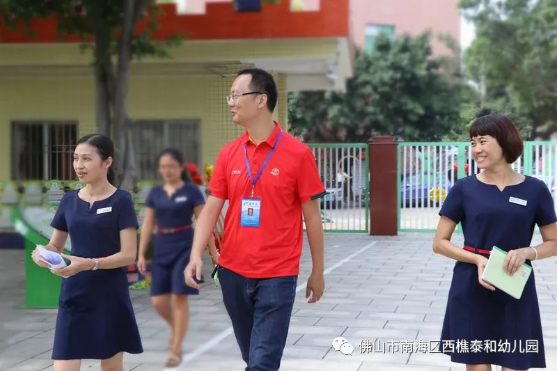 園區建設發展,辦園特色等情況的詳細介紹;認真察看了幼兒園的室內外