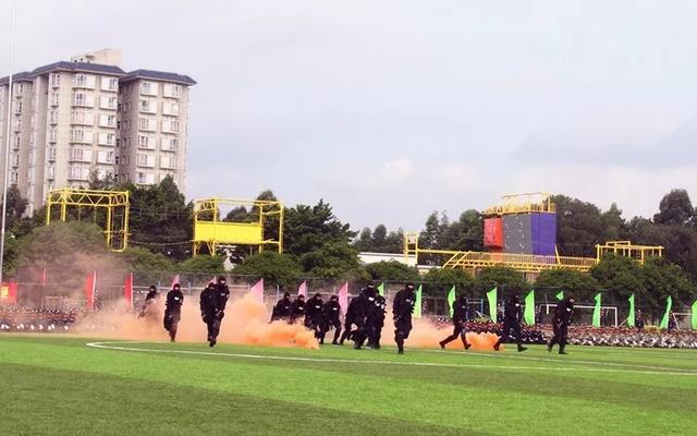 廣東最殘酷軍訓與無軍訓大學,沒有對比就沒有傷害,差距真大!