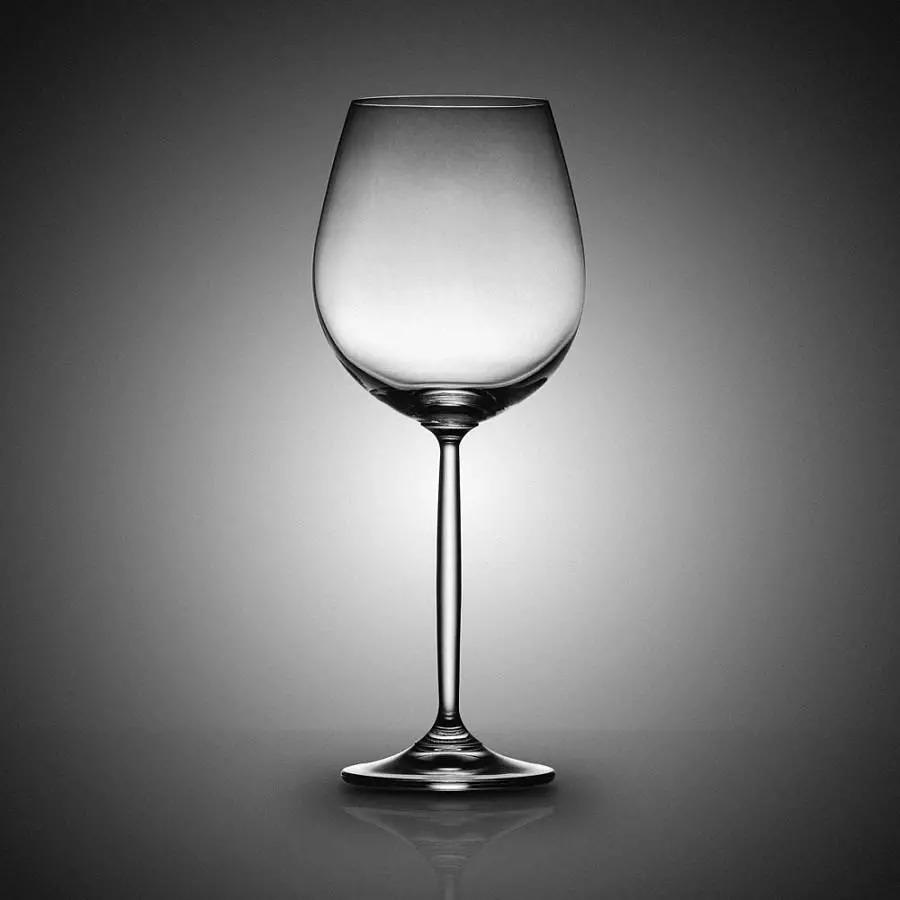为什么喝葡萄酒的时候一定要用高脚杯,原来有这么多学问?