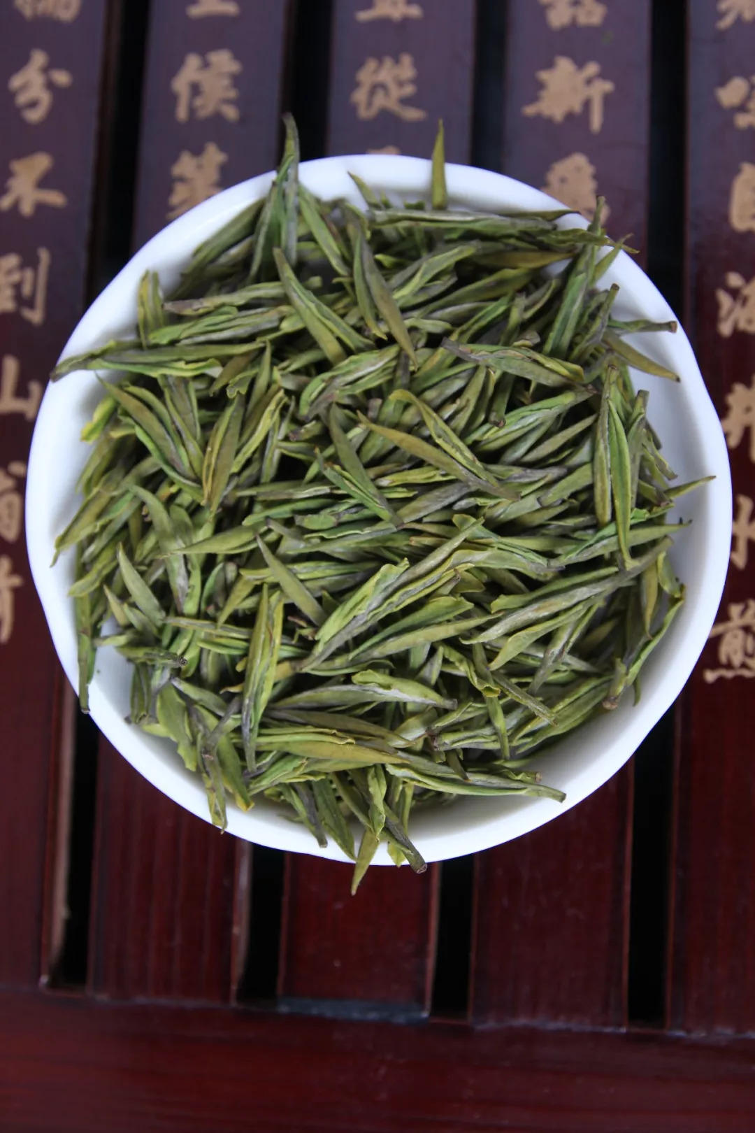 而且,三清山白茶与中国六大茶类中白茶类不是同一个的概念,如:白毫