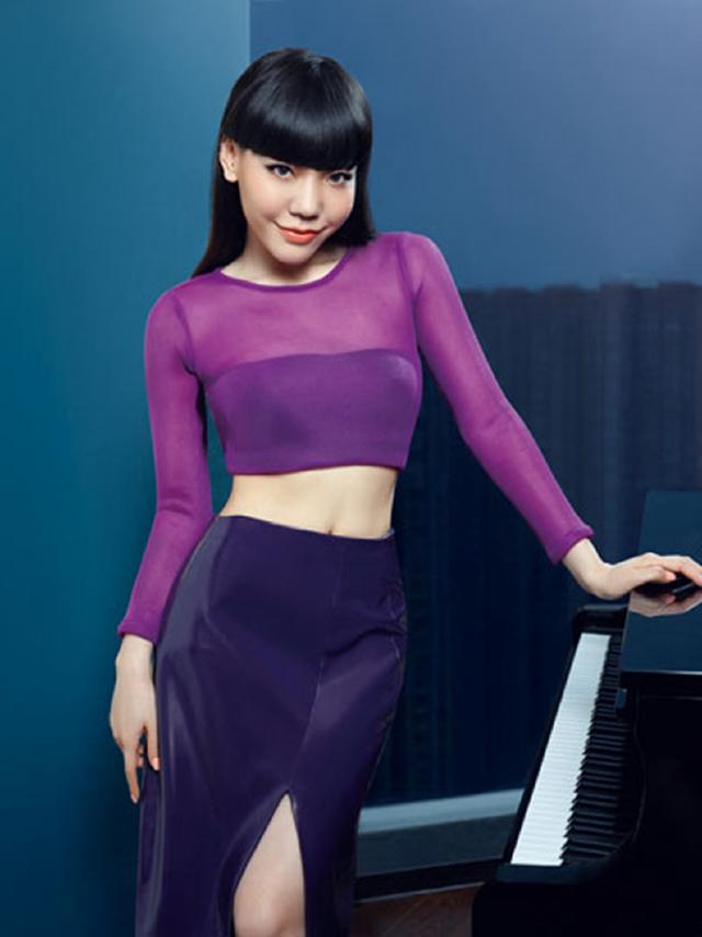 是一位中国内地女歌手,吴莫愁在2012年参加《中国好声音》节目,吴莫愁