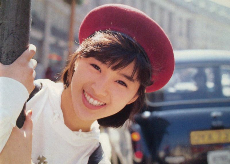 酒井法子是日本1980年代后期重要的偶像歌手