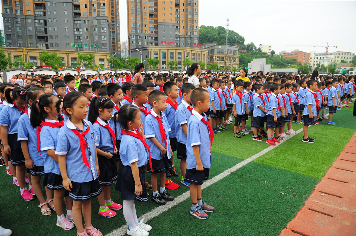 记者从现场了解到,伍家区教育局,白沙小学,花艳小学,李家湖小学代表及