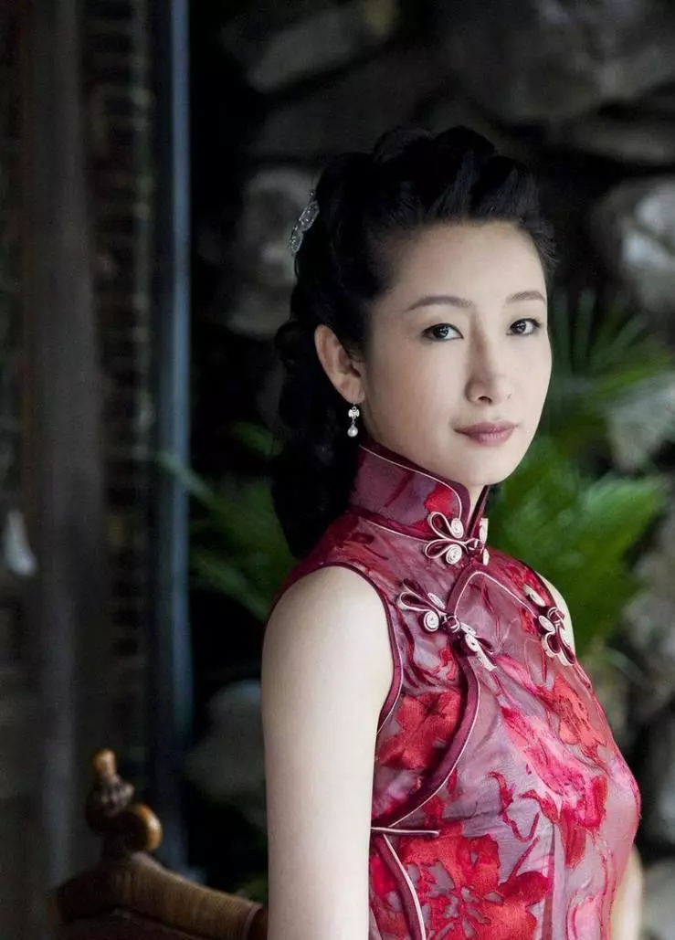 40岁的秦海璐演绎民国老上海风情,旗袍造型尽显女人魅力!